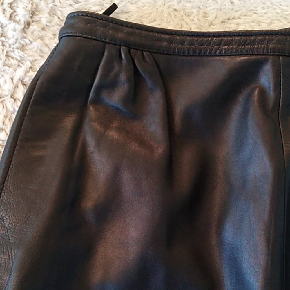 Exquisite Valentino Leather Skirt - Picture 15 of 16